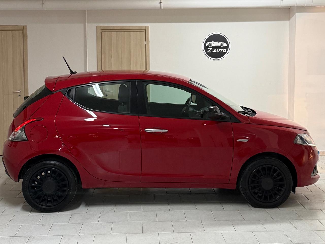 Lancia Ypsilon Hybrid Ecochic Silver IVA ESPOSTA