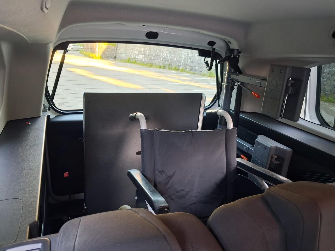 Citroen Berlingo Pianale ribassato con rampa disabili in carrozzina