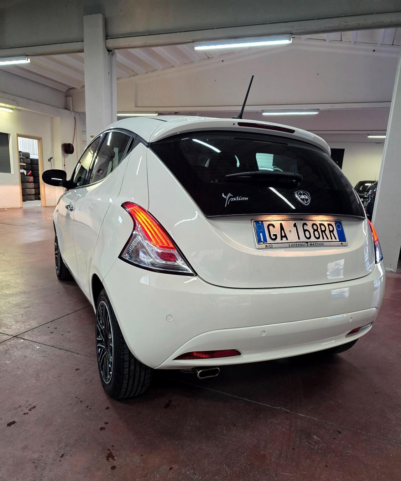 Lancia Ypsilon 1.2 69 CV 5 porte S&S Platinum