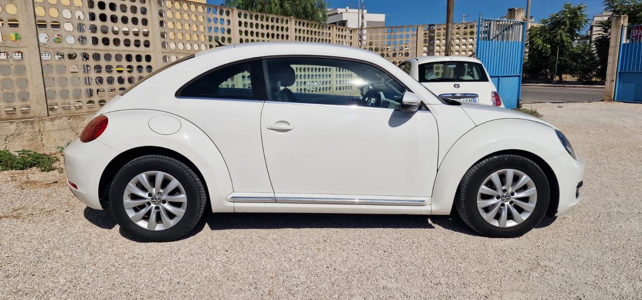 Volkswagen Maggiolino 1.6 TDI Design 2012