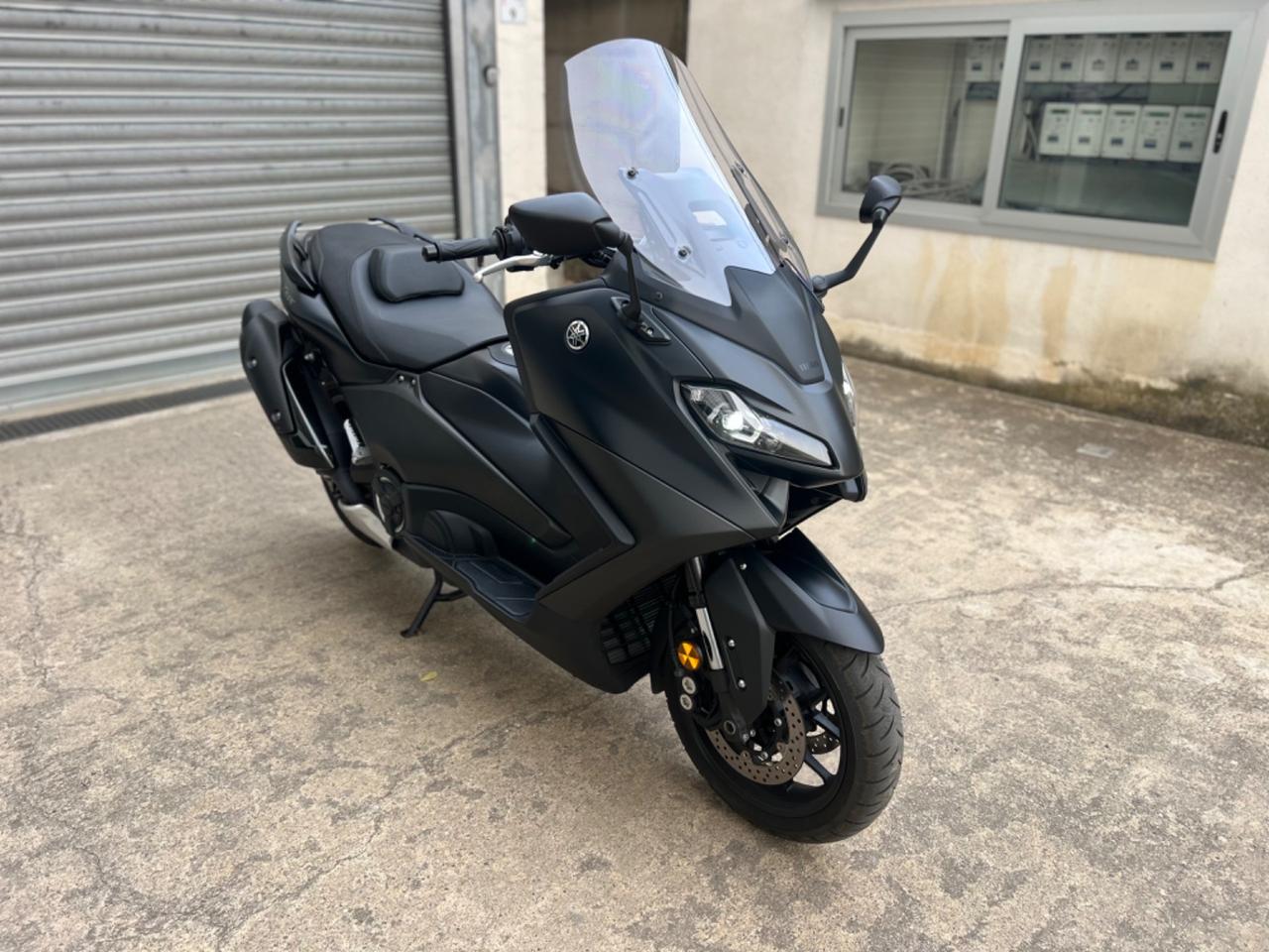 YAMAHA T-MAX 560