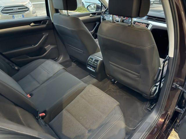 VOLKSWAGEN Passat Variant 1.6 TDI SCR DSG Business BMT HIGHLINE FULL