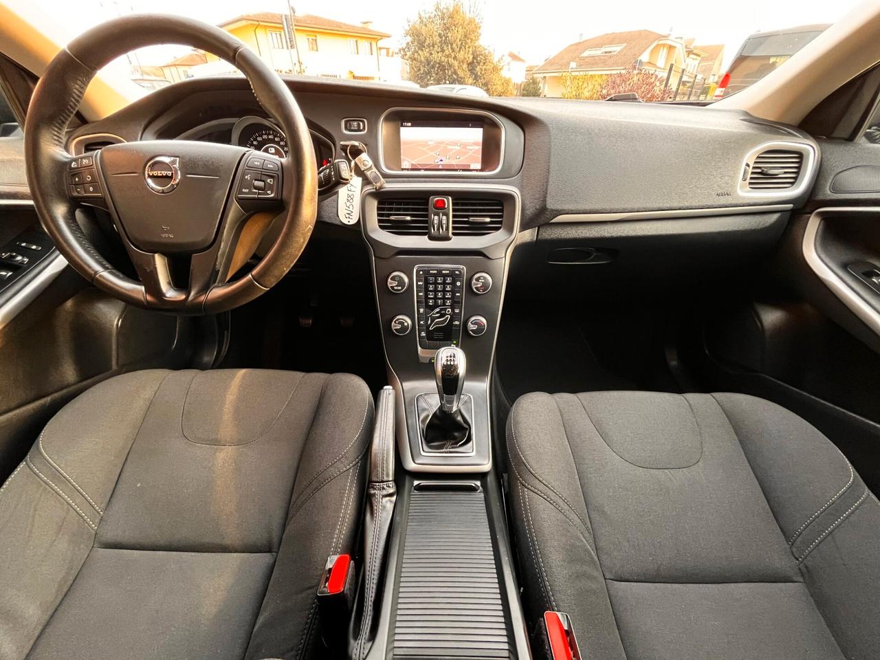 Volvo V40 D2 MOMENTUM