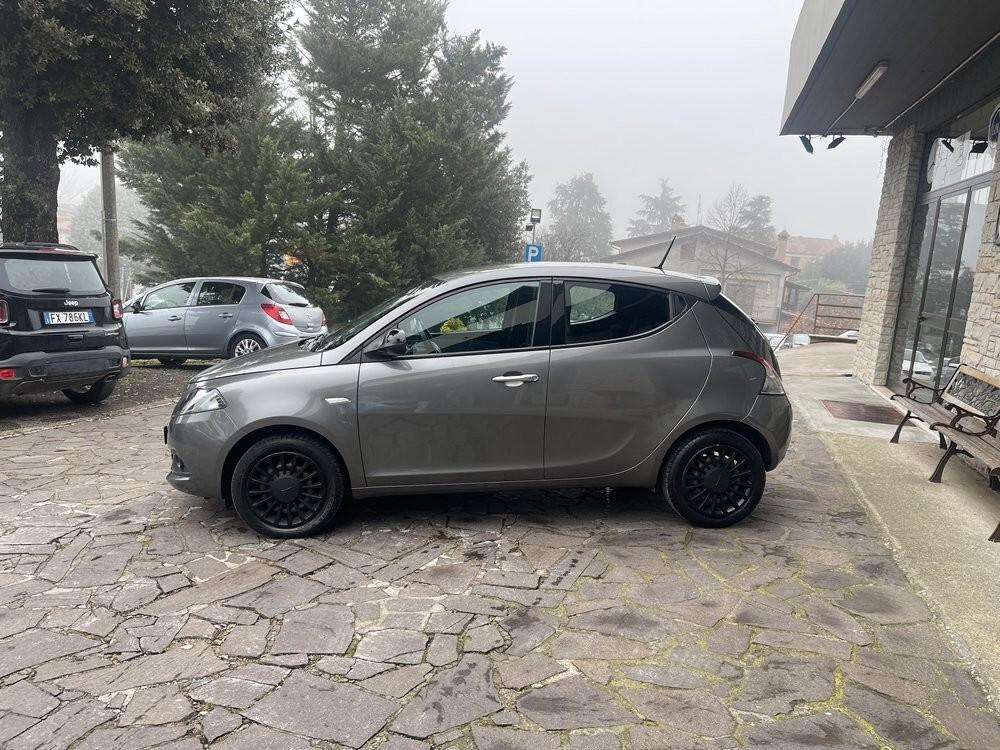 Lancia Ypsilon 1.0 FireFly 5 porte S&S Hybrid Ecochic NEO PATENTATI