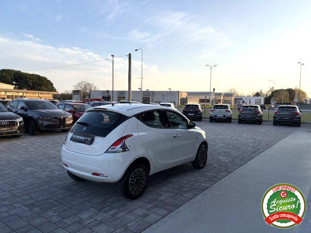 LANCIA Ypsilon Metano Ecochic Gold 5 porte ANCHE NEOPATENTATI