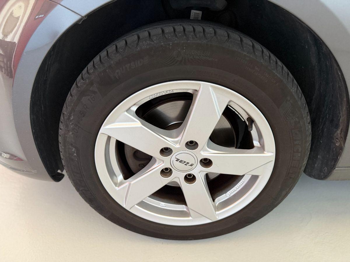 VOLKSWAGEN - Touran - Business 1.6 TDI Comfortline