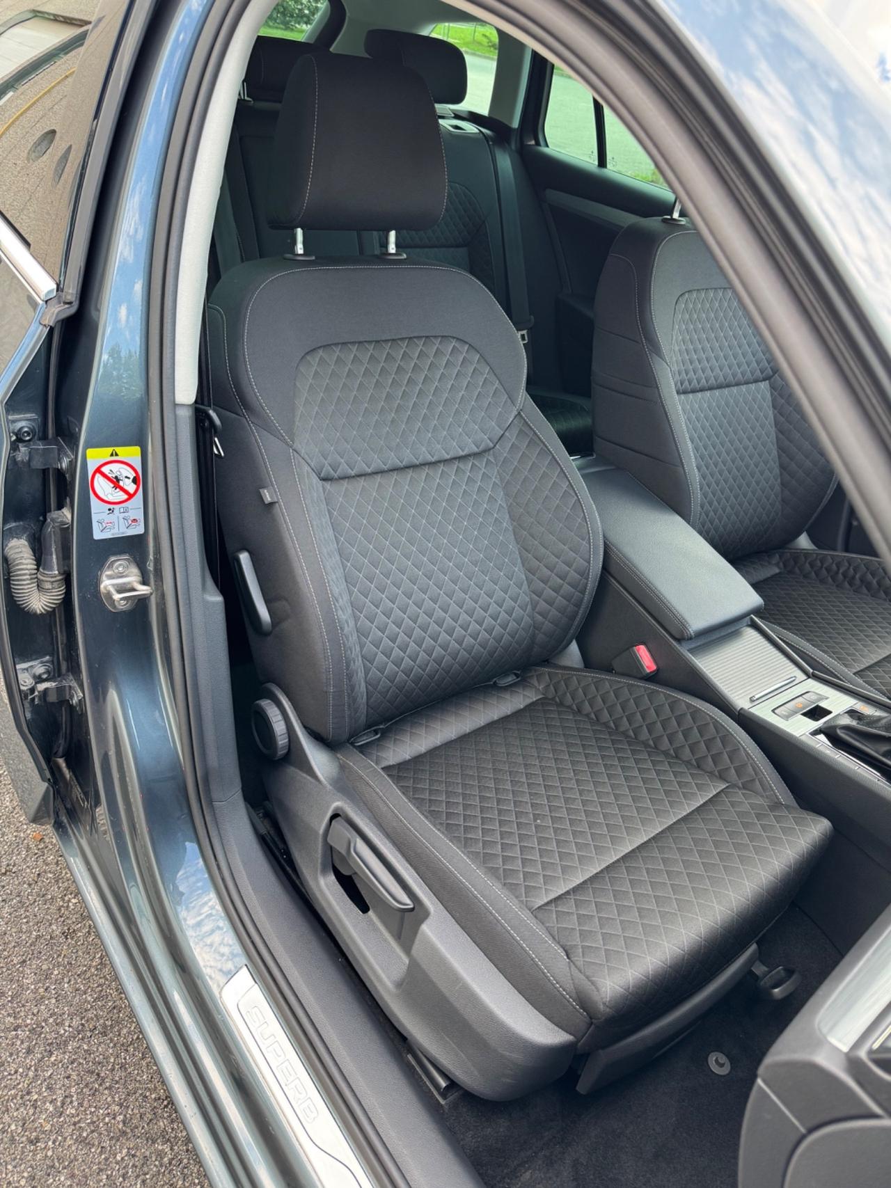 Skoda Superb 2.0 TDI 150 CV SCR DSG Wagon Executive