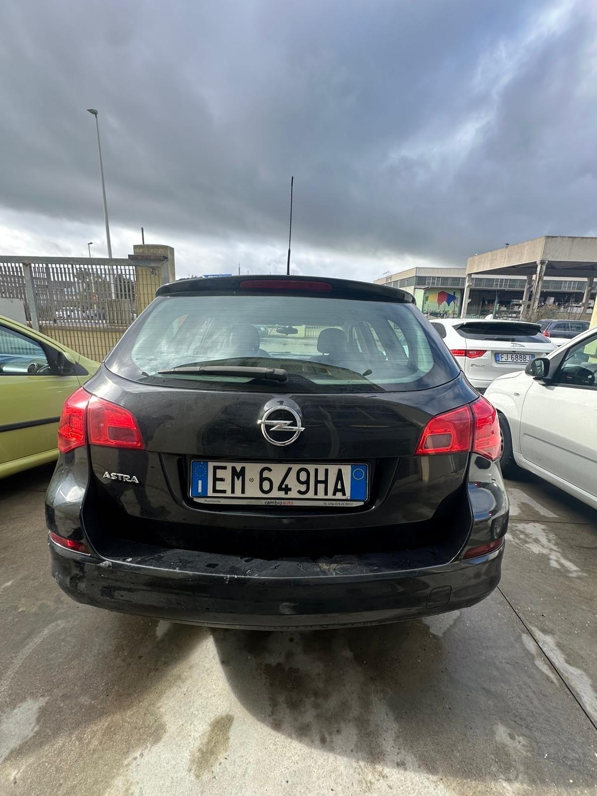 Opel Astra 1.7 diesel 2012 station wagon