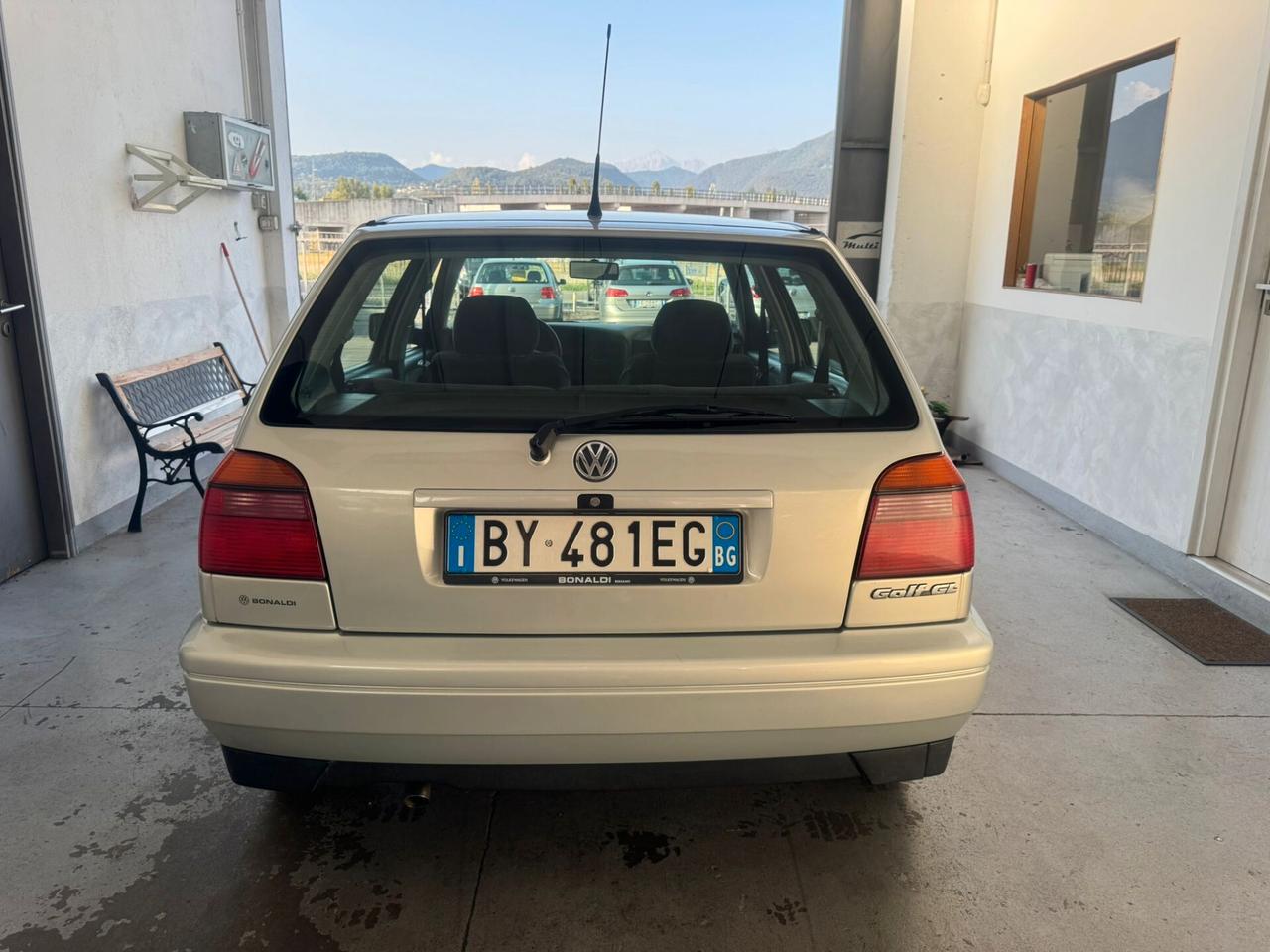 Volkswagen Golf 1.8/90 CV cat aut. 5 porte GL
