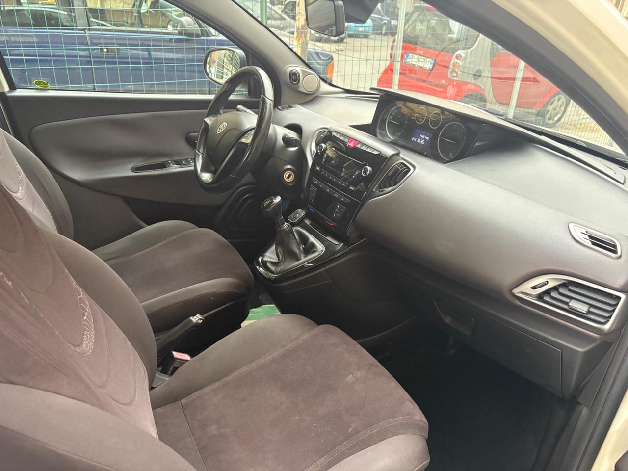 Lancia Ypsilon 1.3 MJT 16V 95 CV 5 porte S&S Silver