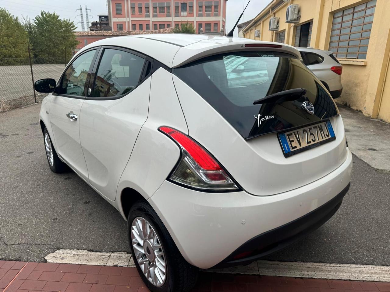 Lancia Ypsilon 2014 0.9 Benz/Metano 85 CV 5 porte