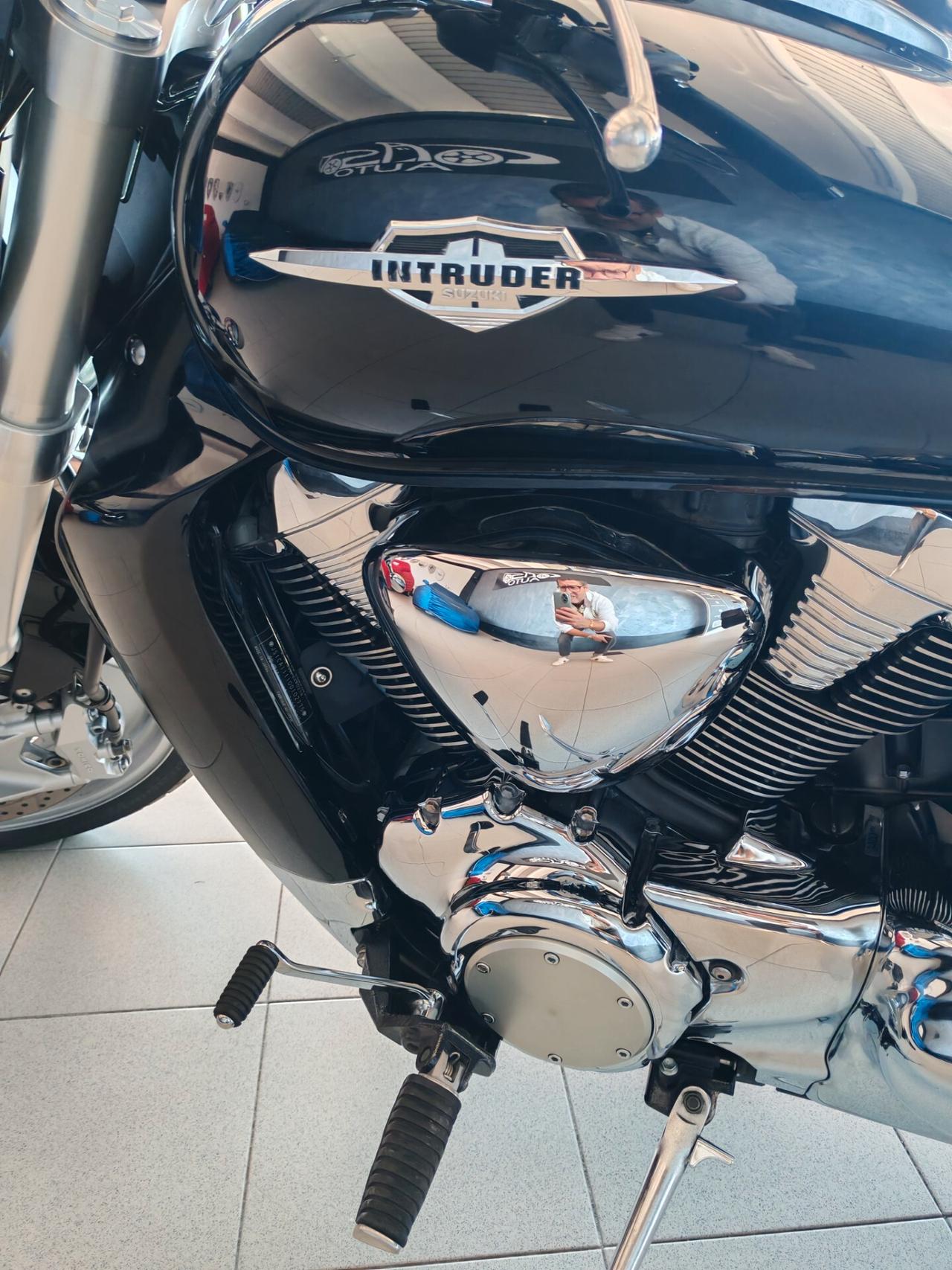 Suzuki VZR Intruder 1800