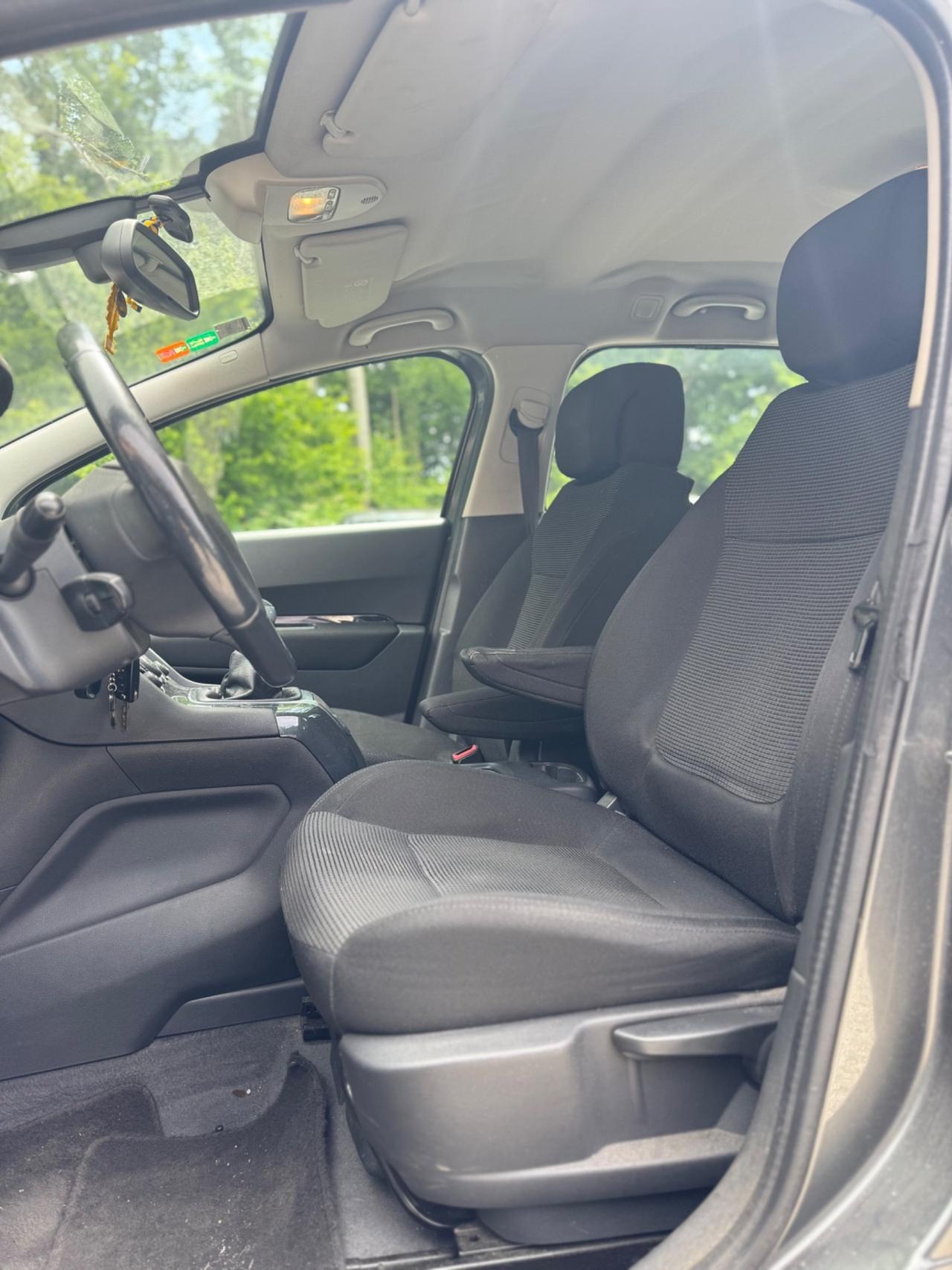 Peugeot 5008 1.6 HDi 112CV Féline