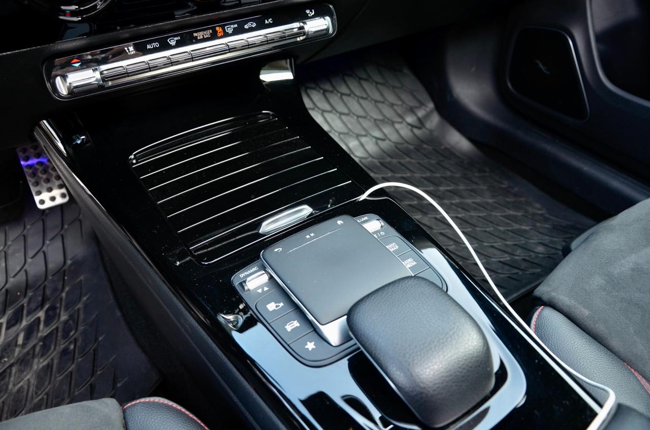 MERCEDES-BENZ CLA 200d COUPE PREMIUM AMG LINE 150cv AUTO, SERVICE CON FATTURE, EURO 6D, TETTO, HI-FI BURMESTER, NIGHT PACK, FARI MULTIBEAM, LUCI A 64 COLORI, RETRO 360°, PERMUTE