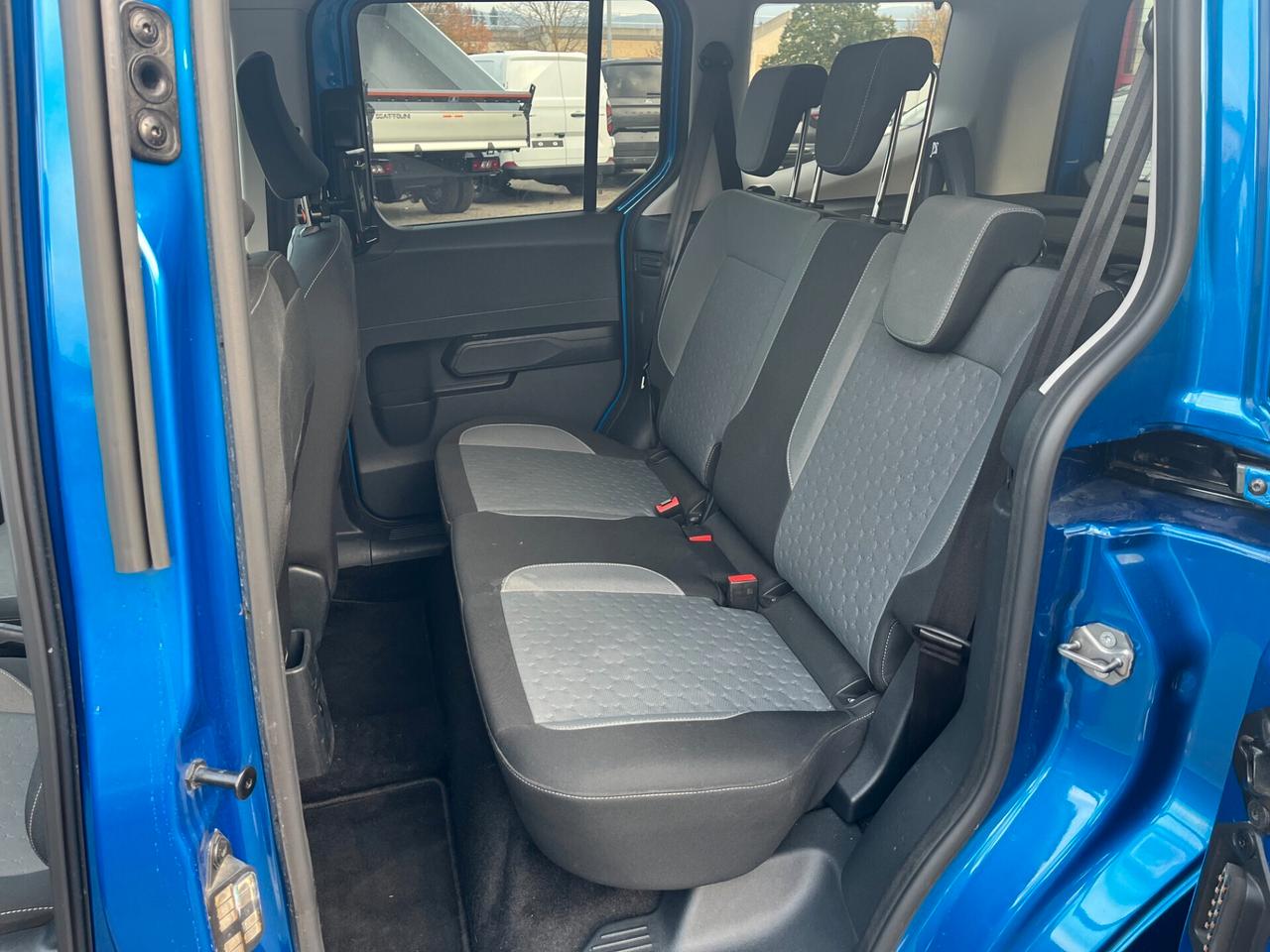 Ford Tourneo Courier 1.0 EcoBoost Titanium