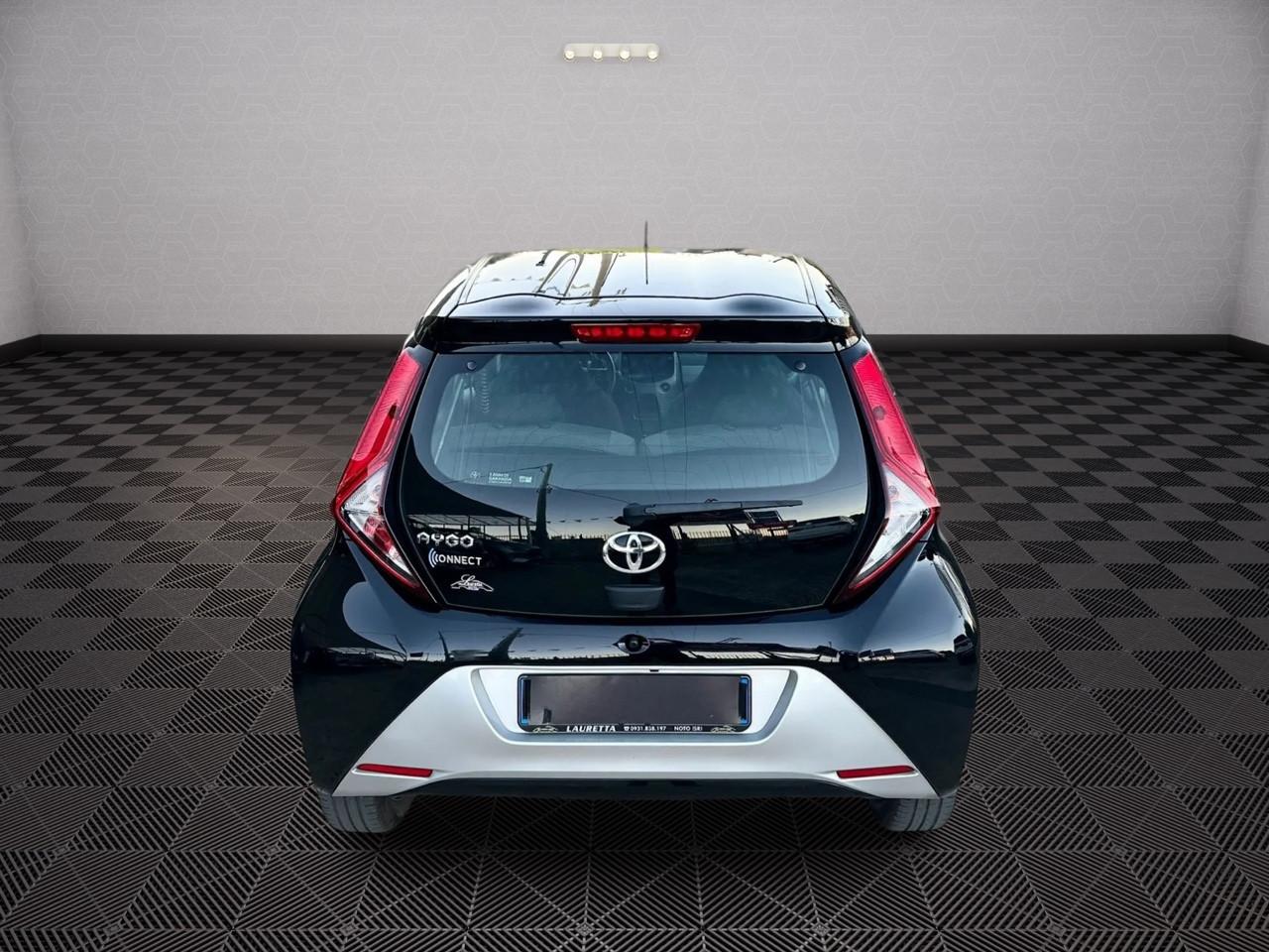 Toyota Aygo Connect 1.0 VVT-i 72 CV 5 porte x-play MMT