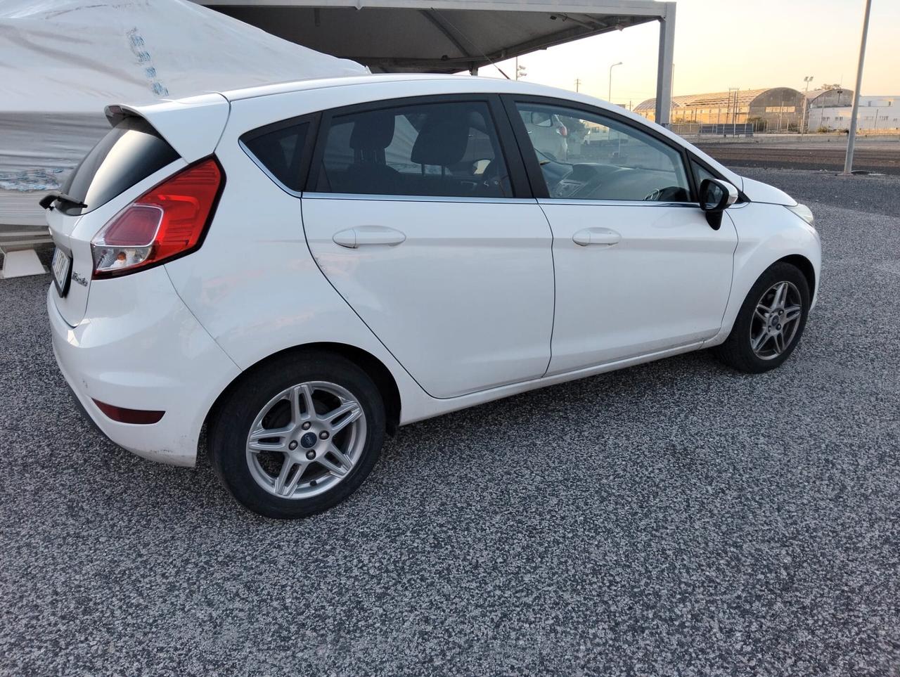 Ford Fiesta 1.5 TDCi 75CV 5P Titanium