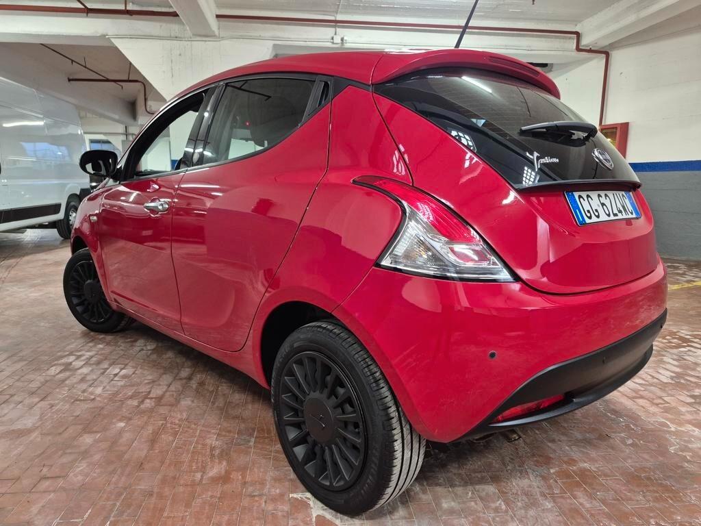 Lancia Ypsilon 1.2 69 CV 5 porte GPL Ecochic Silver