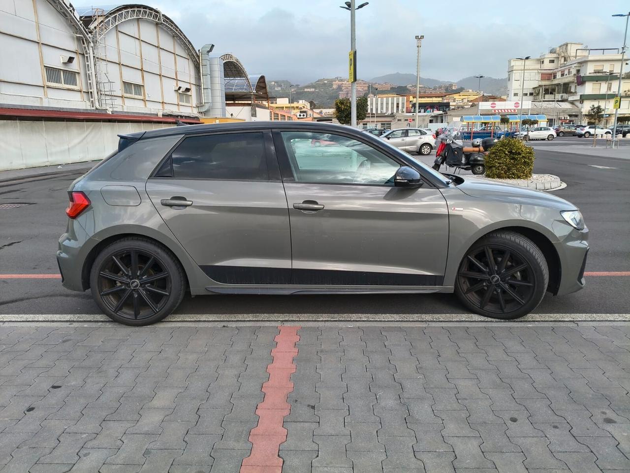 Audi A1 citycarver 30 TFSI S tronic Identity Contrast