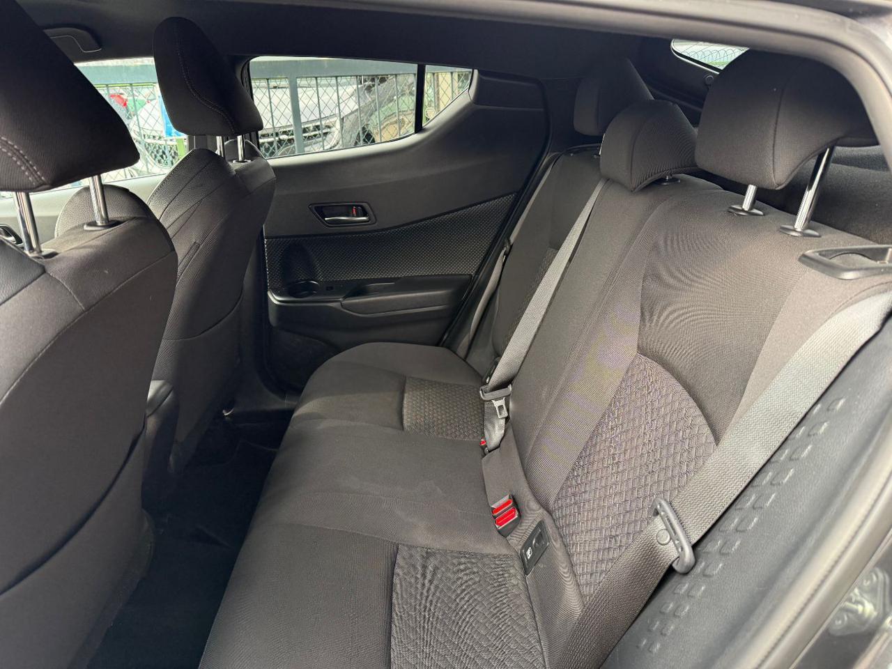 TOYOTA C-HR 1.8 Hybrid E-CVT Lounge