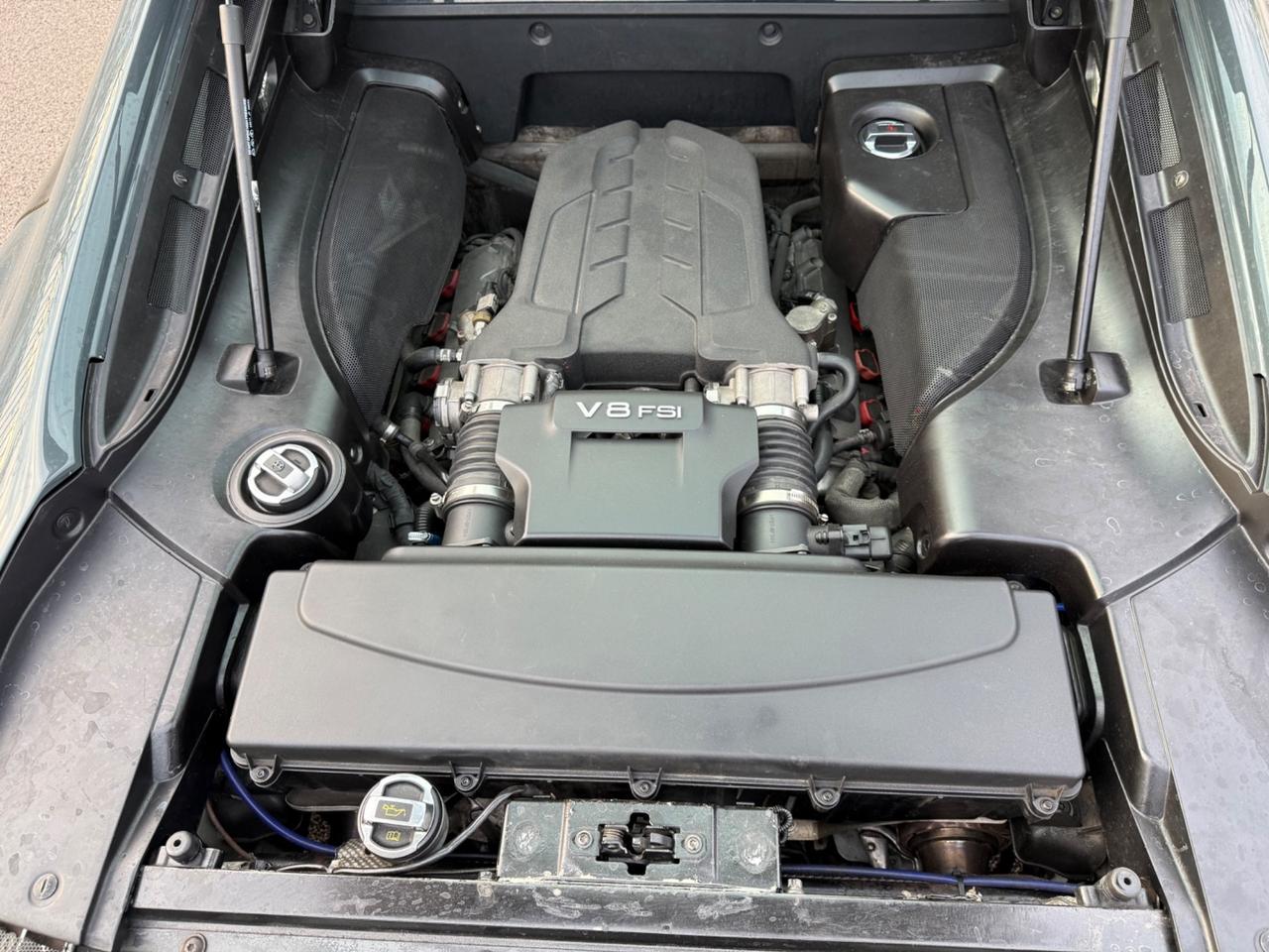 Audi R8 4.2 V8 FSI quattro R tronic