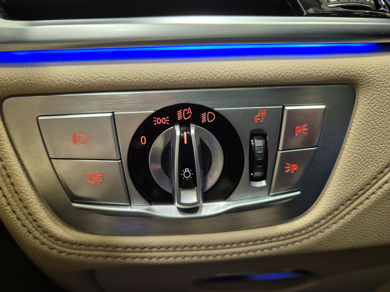 BMW 730 d Luxury auto - ACC/Lim - Cam 360 - Tetto - 4 RUOTE STERZANTI