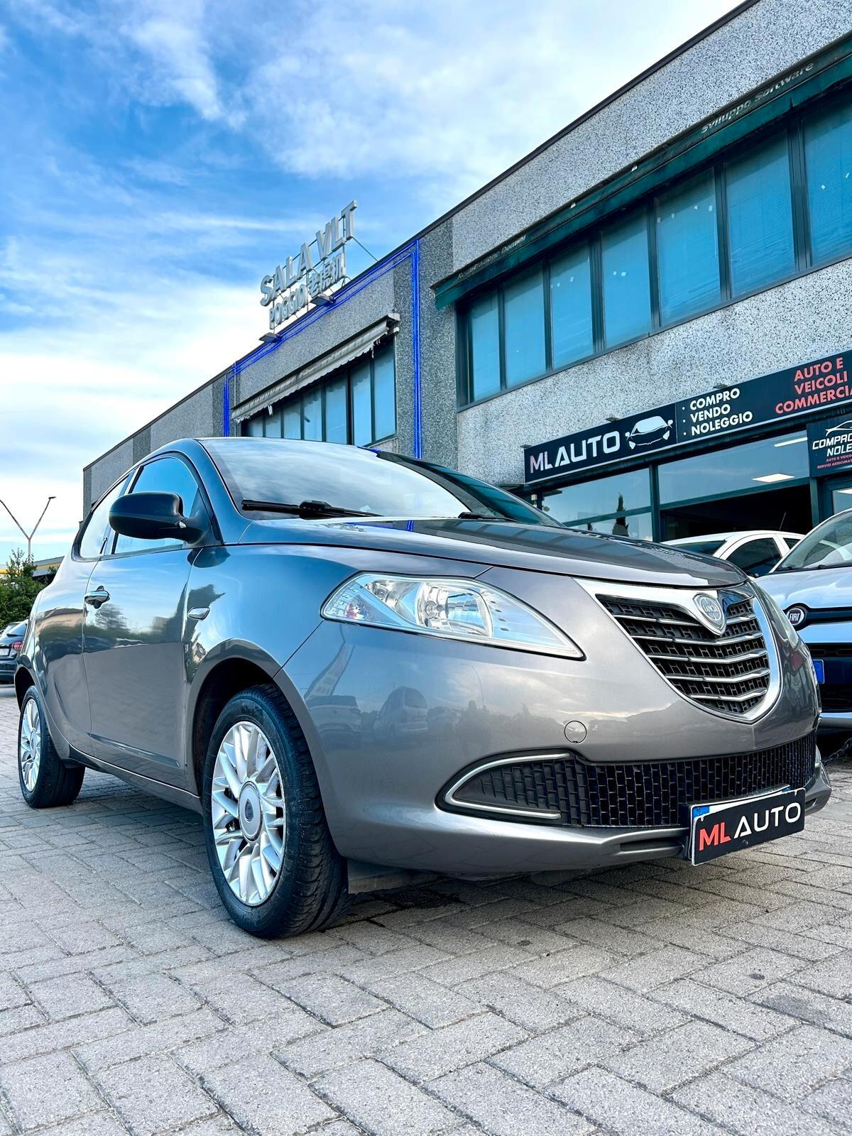 Lancia Ypsilon 1.2 69 CV 5 porte S&S Platinum - OK NEOPATENTATI