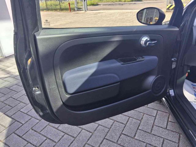 FIAT 500 1.0 Hybrid Total Black