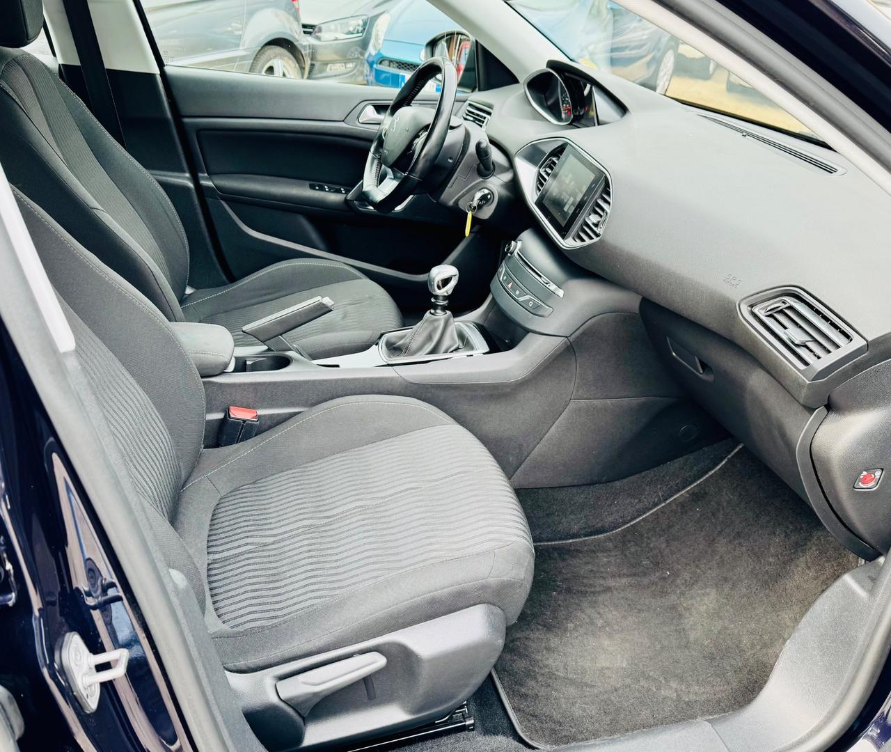 Peugeot 3008 BlueHDi 120 S&S Business