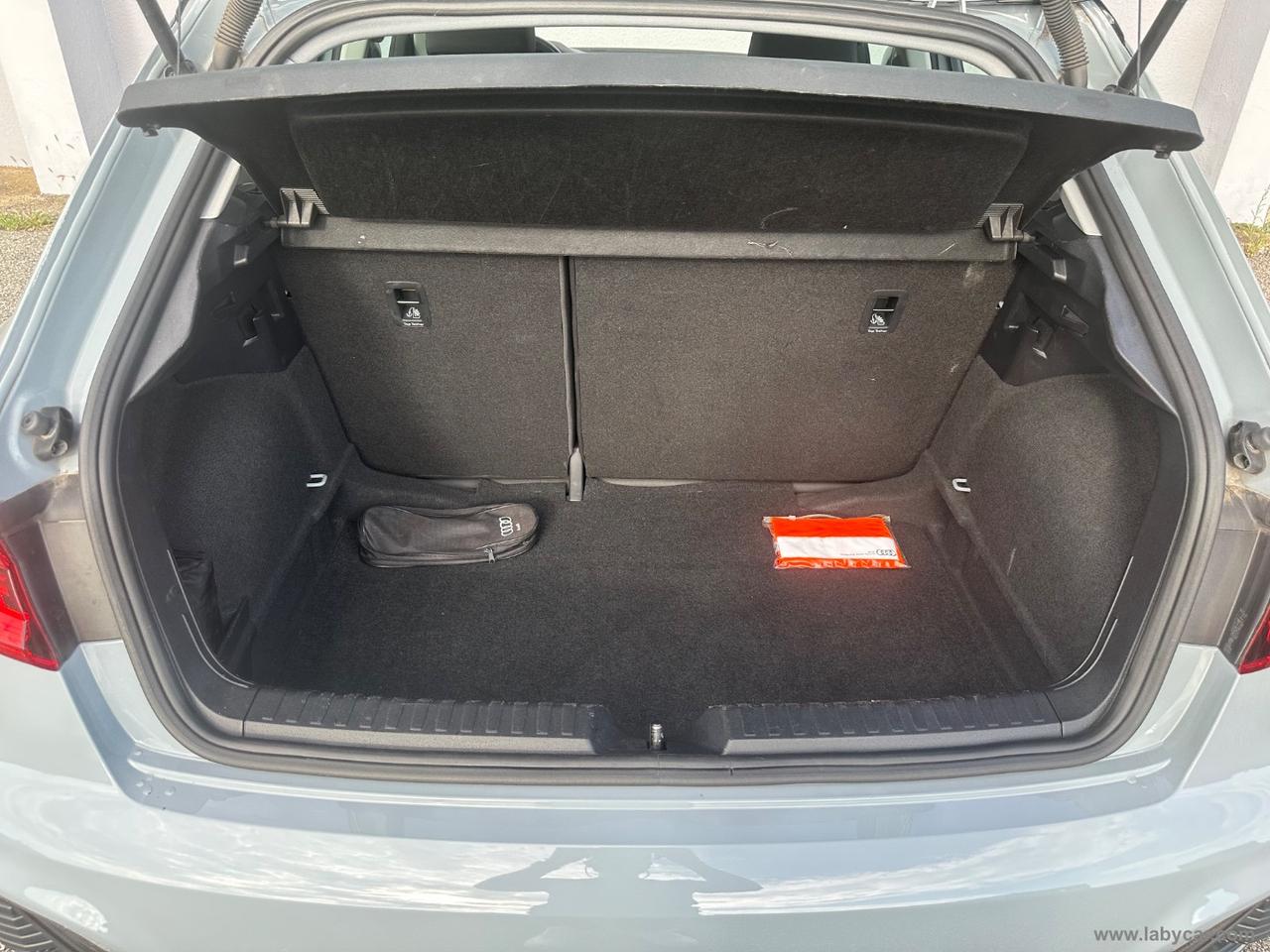 AUDI A1 citycarver 30 TFSI S tr. Id. Contrast