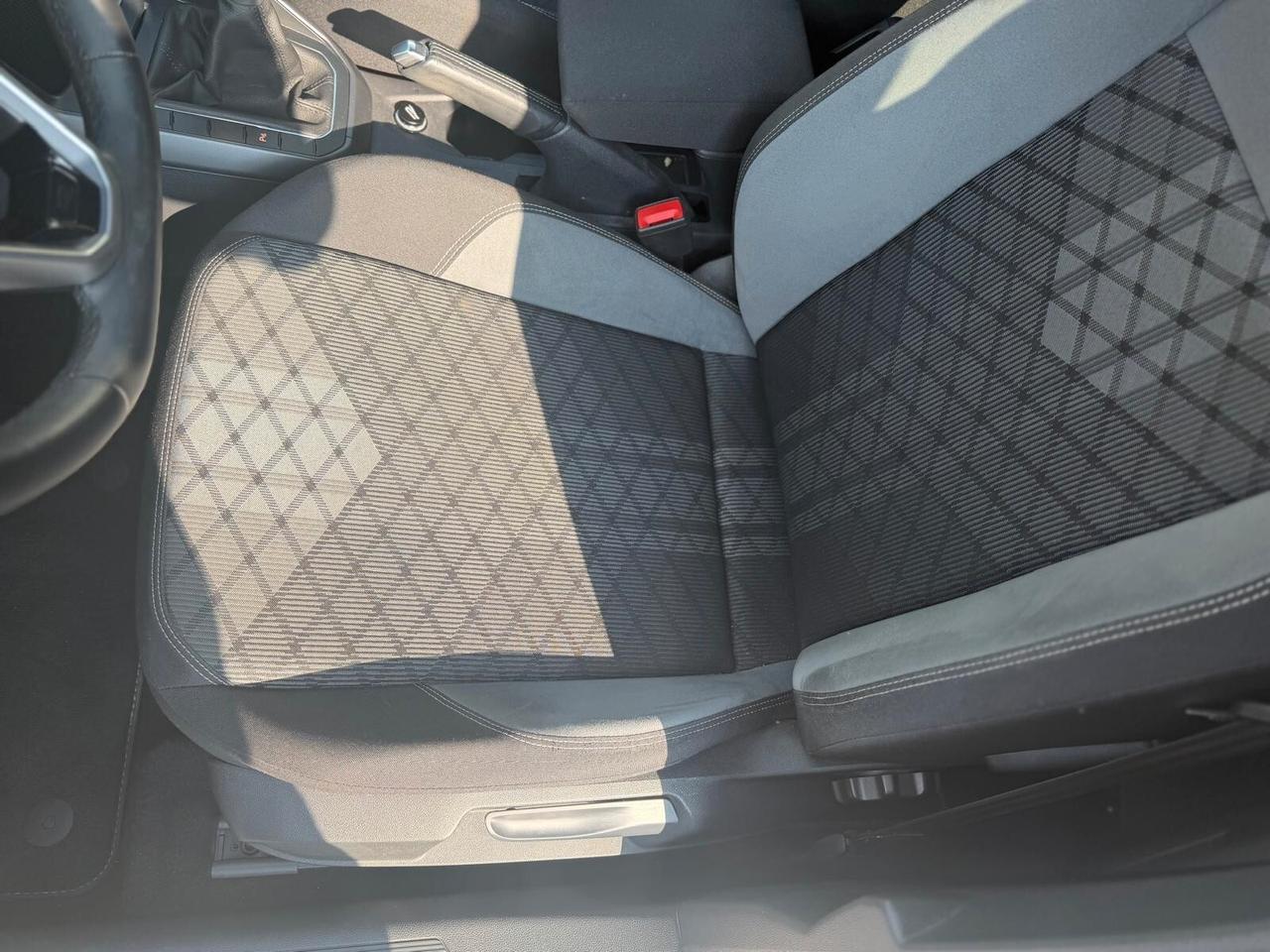 Volkswagen Polo VI 2022 1.0 tsi R-Line 95cv