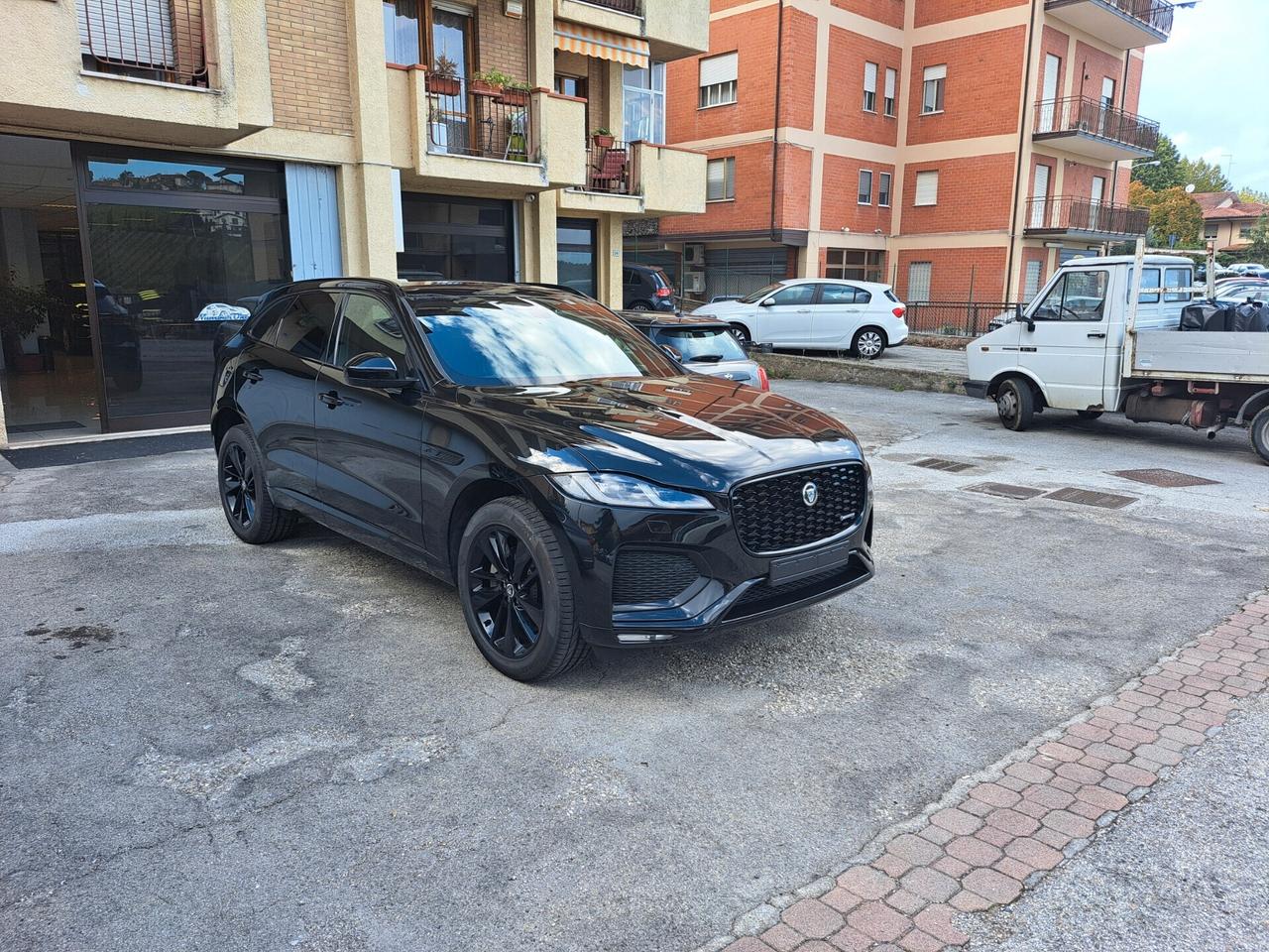 Jaguar F-Pace 2.0 D 204 CV AWD aut. R-Dynamic Black