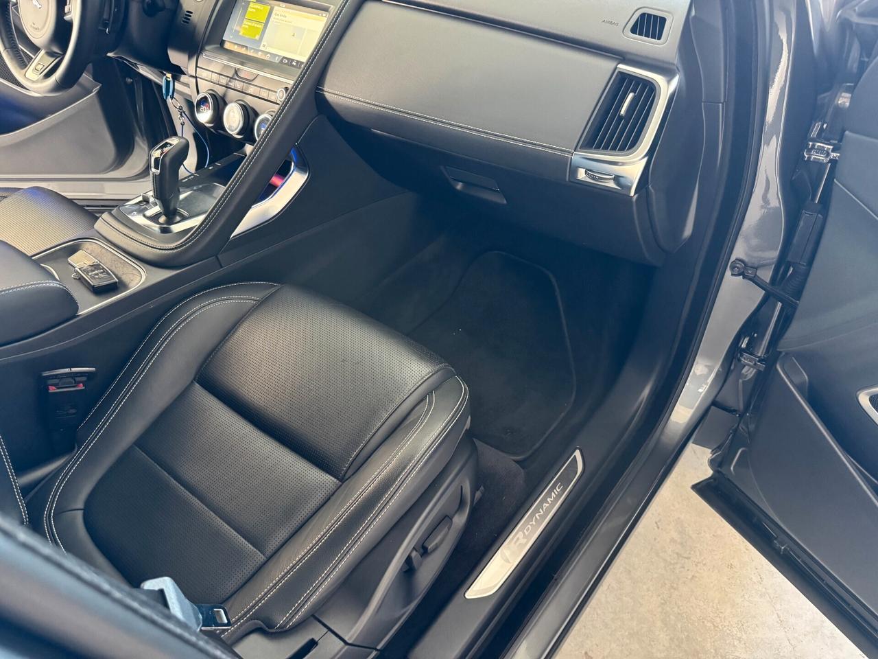 Jaguar E-Pace 2.0D 150 CV AWD aut. R-Dynamic 11/2019