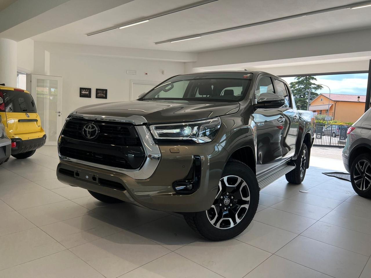 Toyota Hilux 2.8 D-4D A/T 4WD 48V 4 porte Double Cab Executive