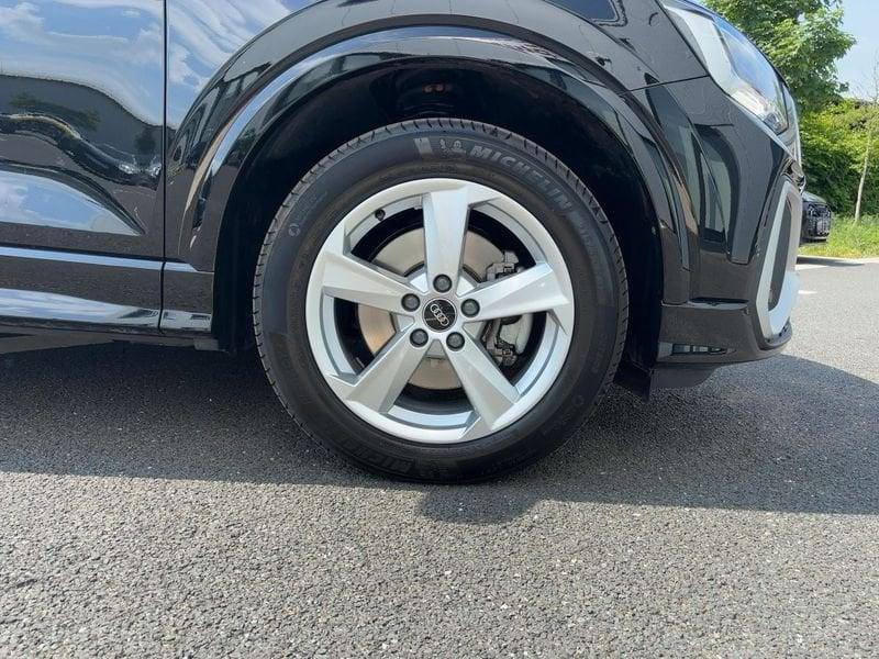 Audi Q2 35 TDI S tronic S line Edition Sonos Gancio Cockpit