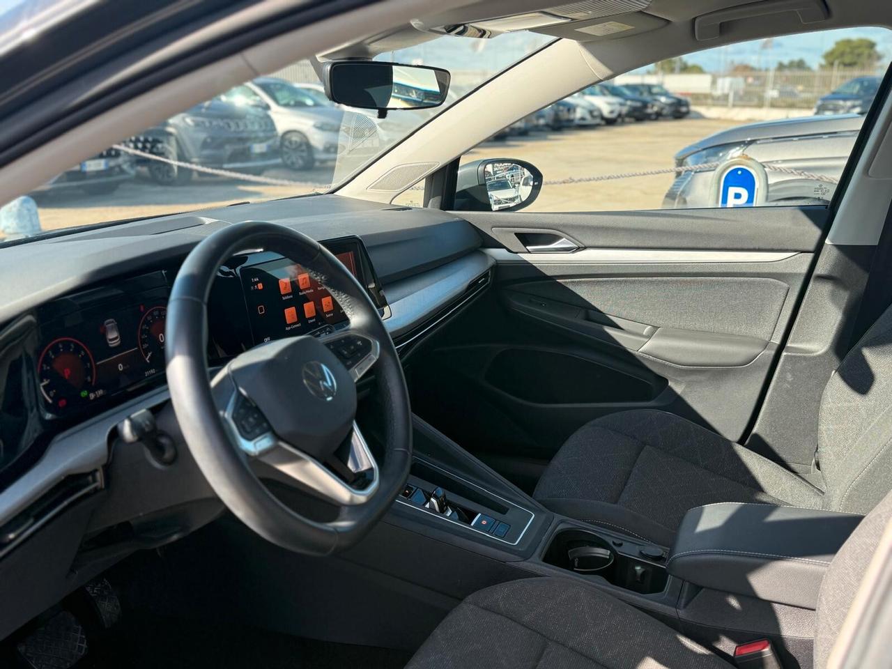 VW GOLF 8 1.0 HY DSG LIFE - KM 20.000 - AZIENDALE