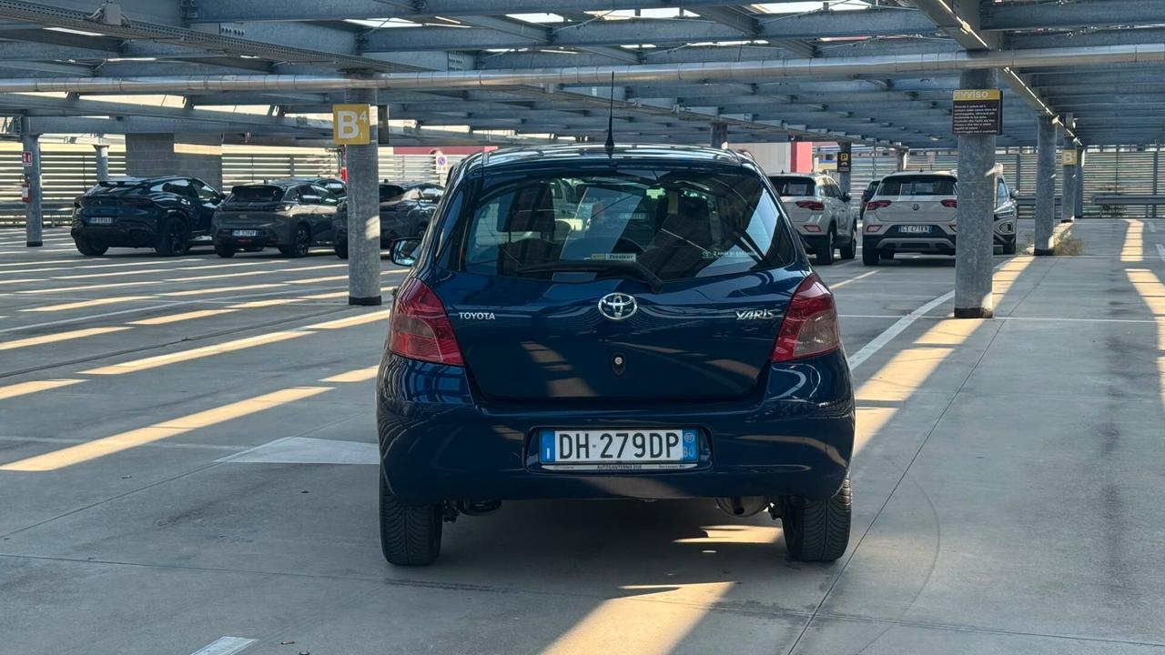Toyota Yaris 1.0 5 porte Sol