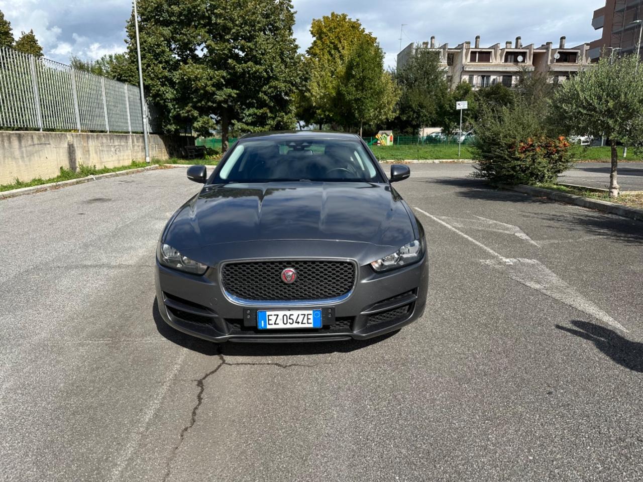 Jaguar XE 2.0 D Turbo aut. Pure