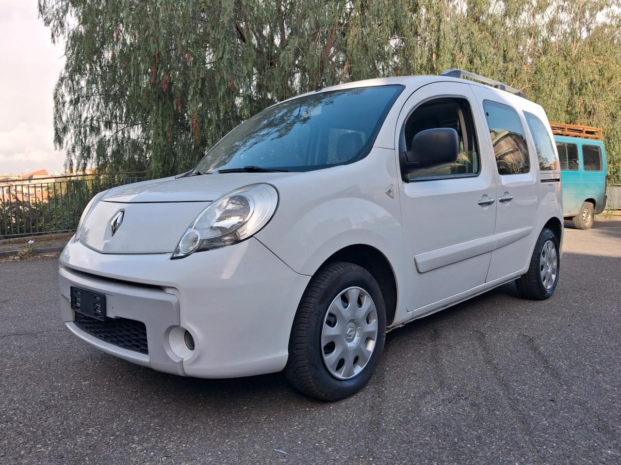 Renault Kangoo Pianale ribassato con rampa disabili in carrozzina