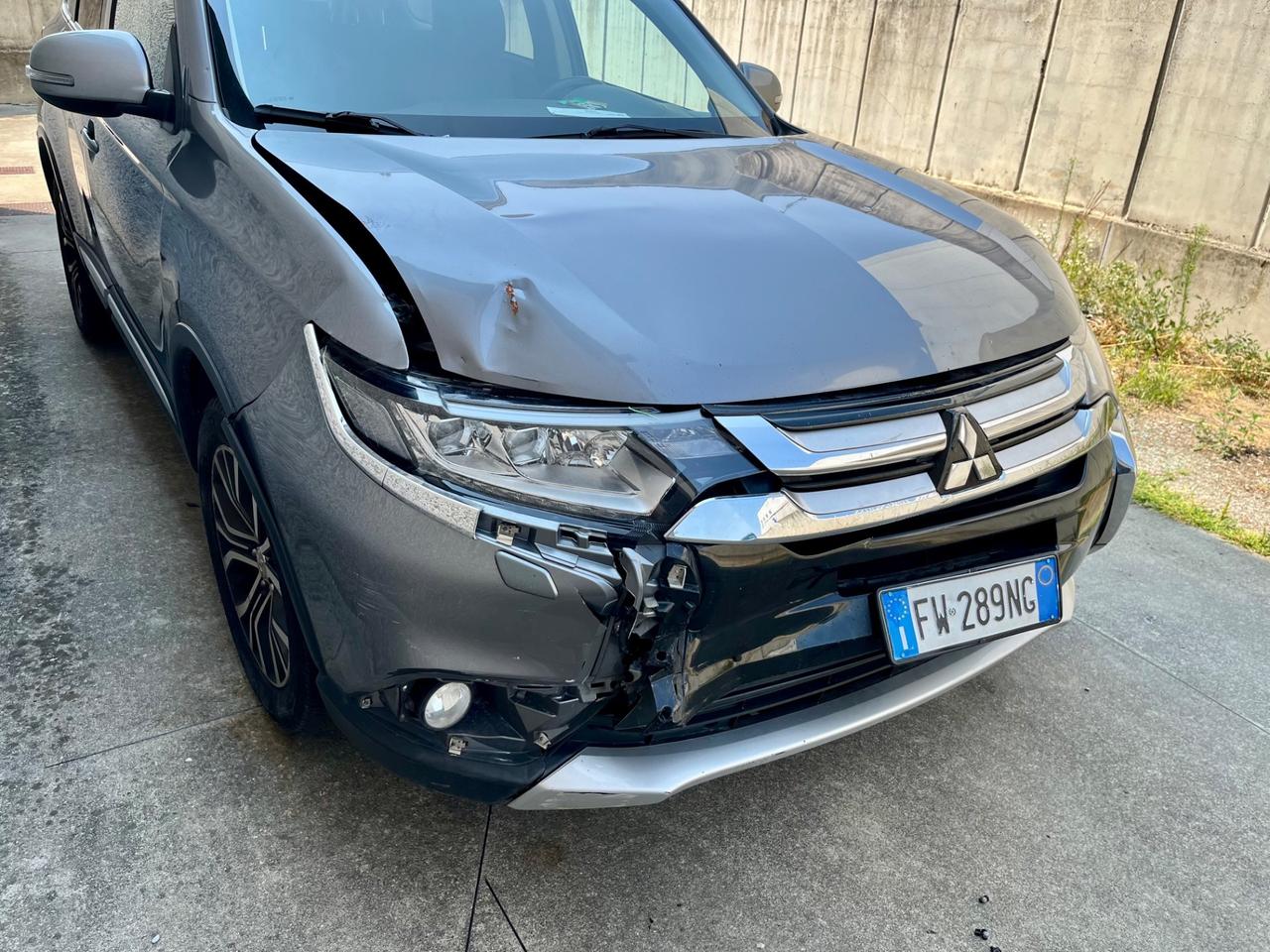 Mitsubishi Outlander 2.2 DI-D 4WD Instyle Plus SDA 7 posti