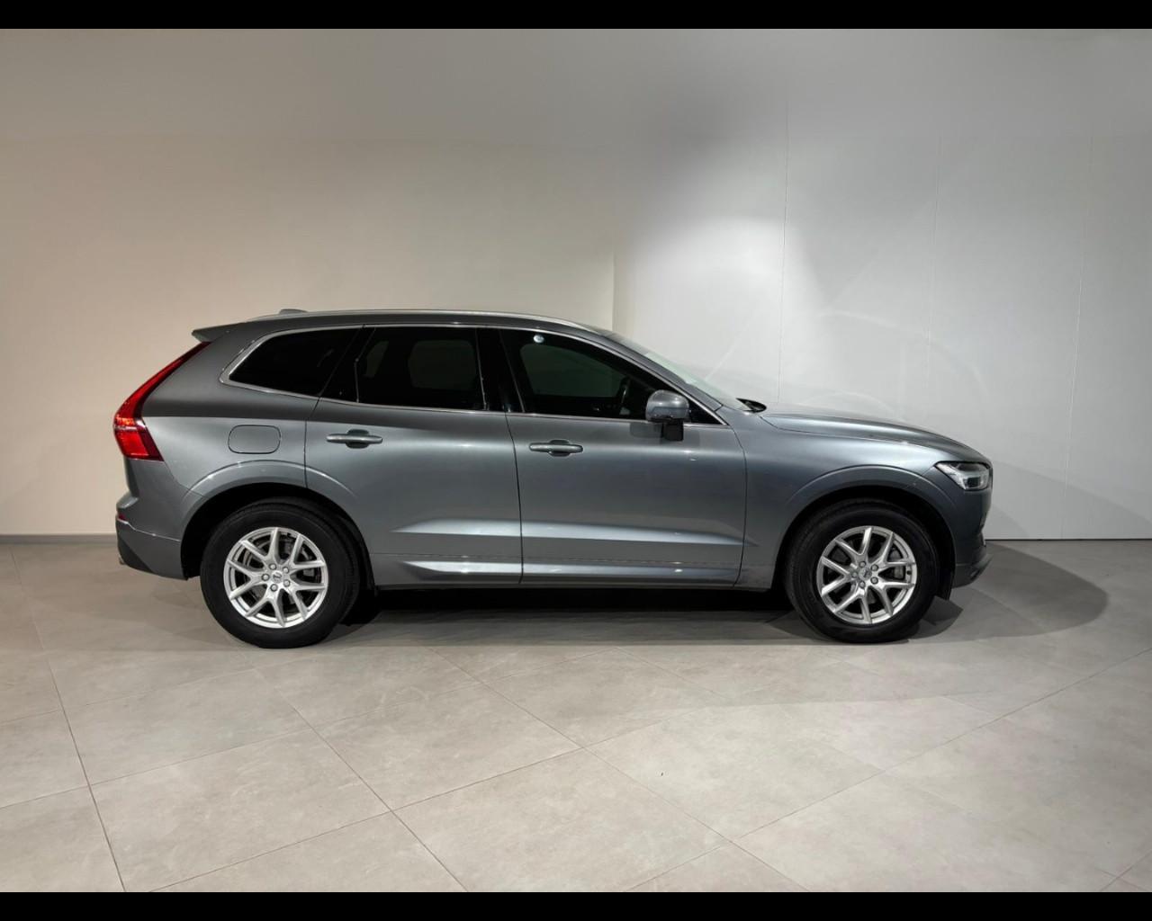 VOLVO XC60 B4 DIESEL AWD MOMENTUM PRO AUTO