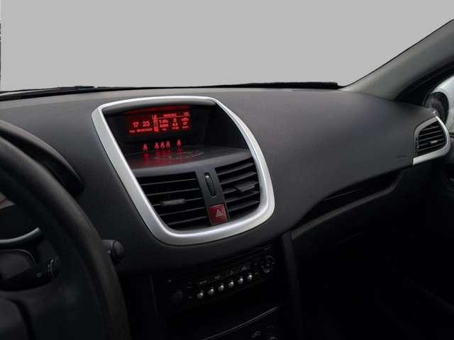 Peugeot 207 1.4 8V 75CV 5p. Special Edition