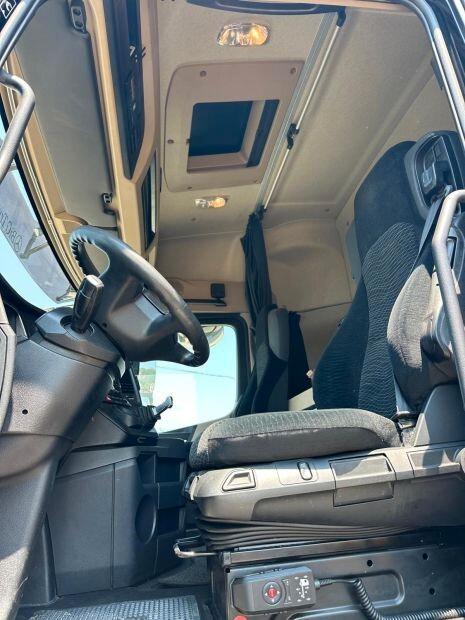 Motrice Mercedes Actros coibentato