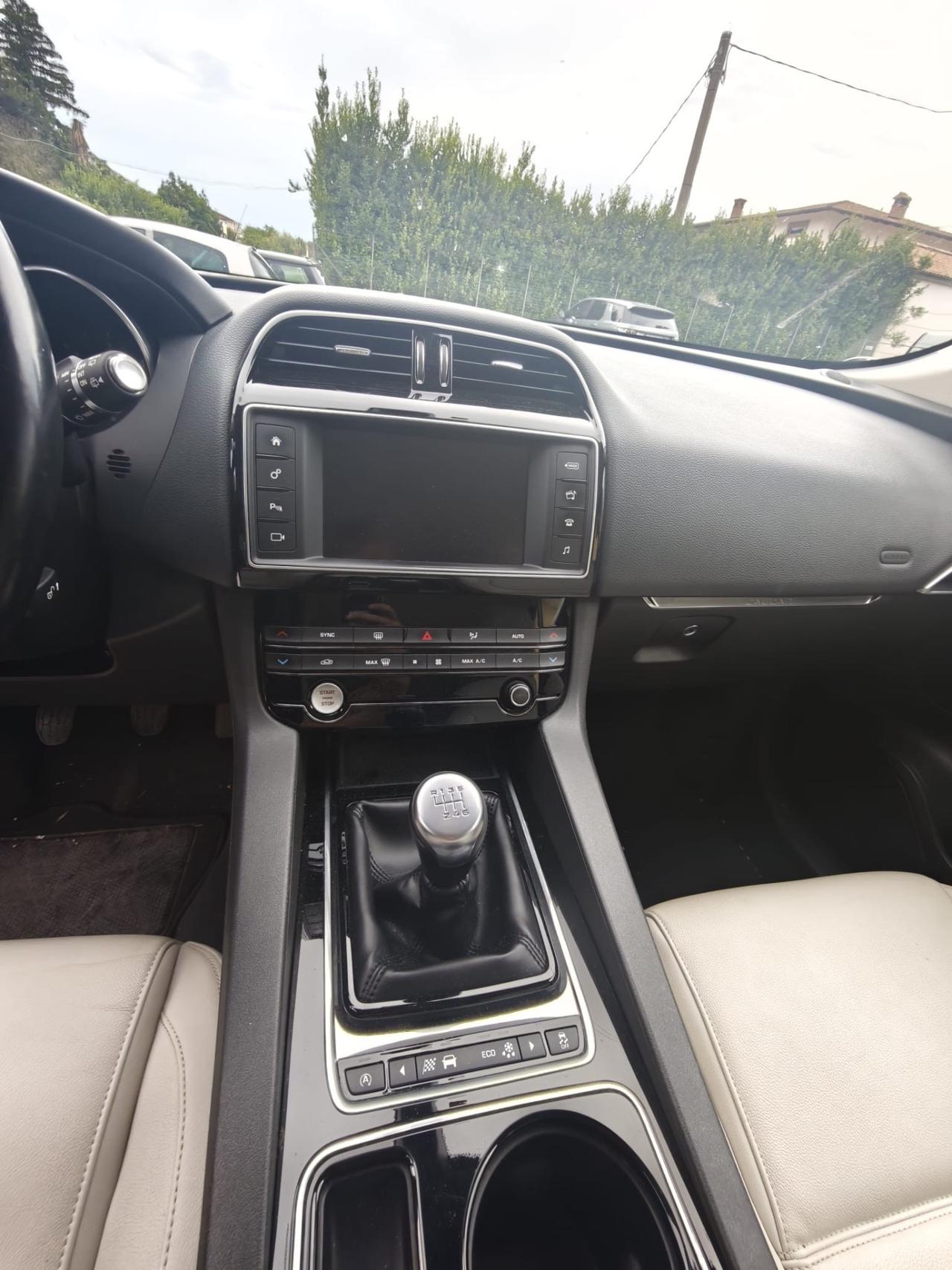 Jaguar F-Pace 2.0 D 180 CV Portfolio accetto permuta e finanziamento