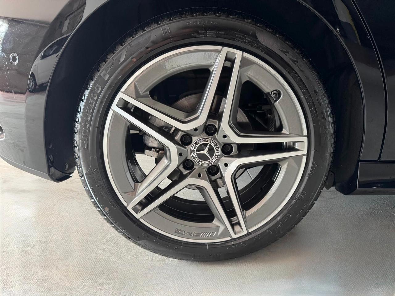 Mercedes-benz A180 AMG Line Premium