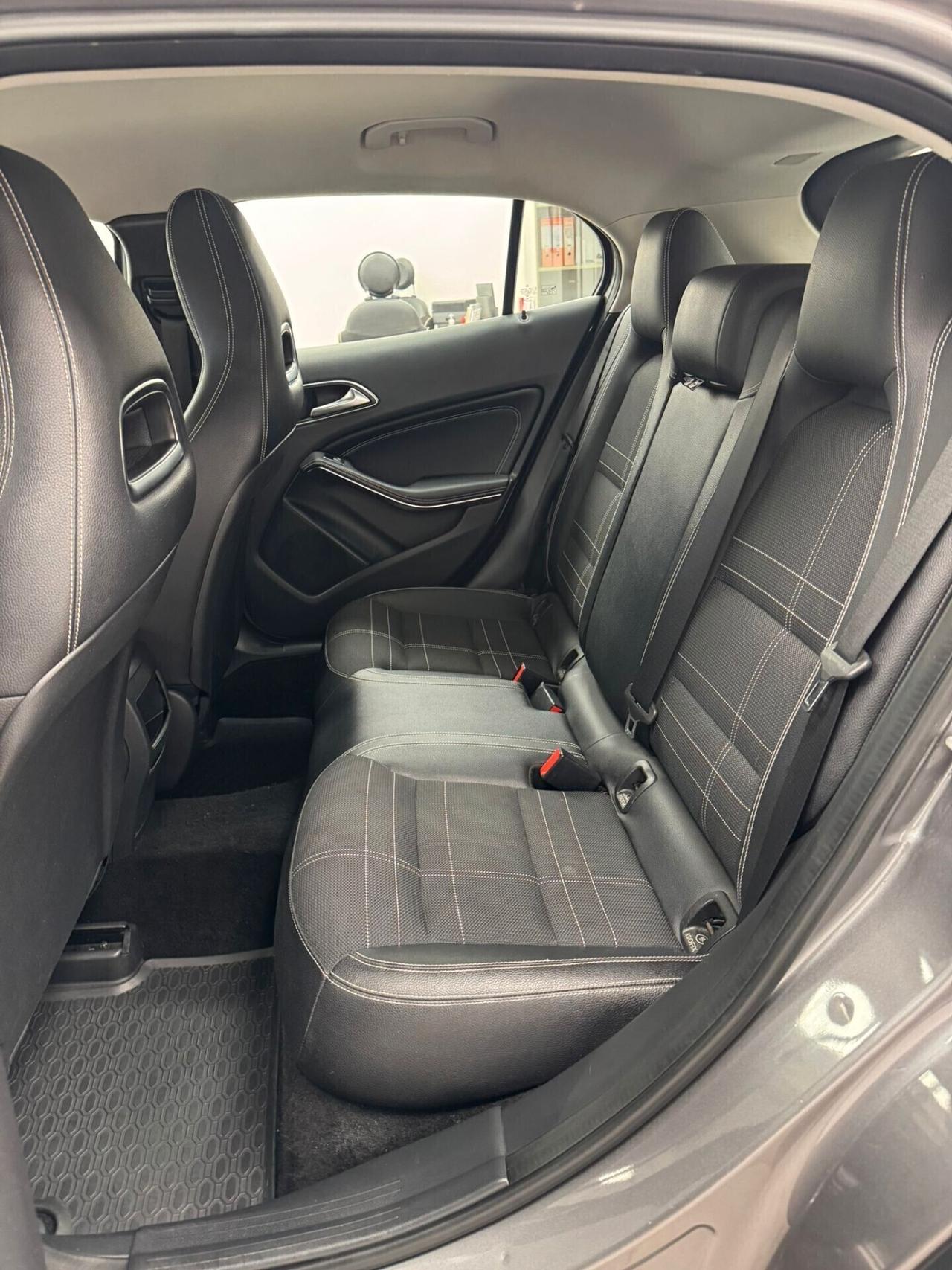 MERCEDES-BENZ GLA 200 D AUTOMATC PREMIUM