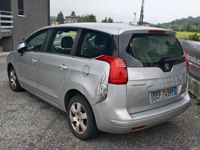 PEUGEOT 5008 1.6 HDi 112CV AUT. Féline