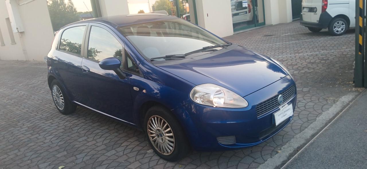Pochi km grande Punto neopatentati