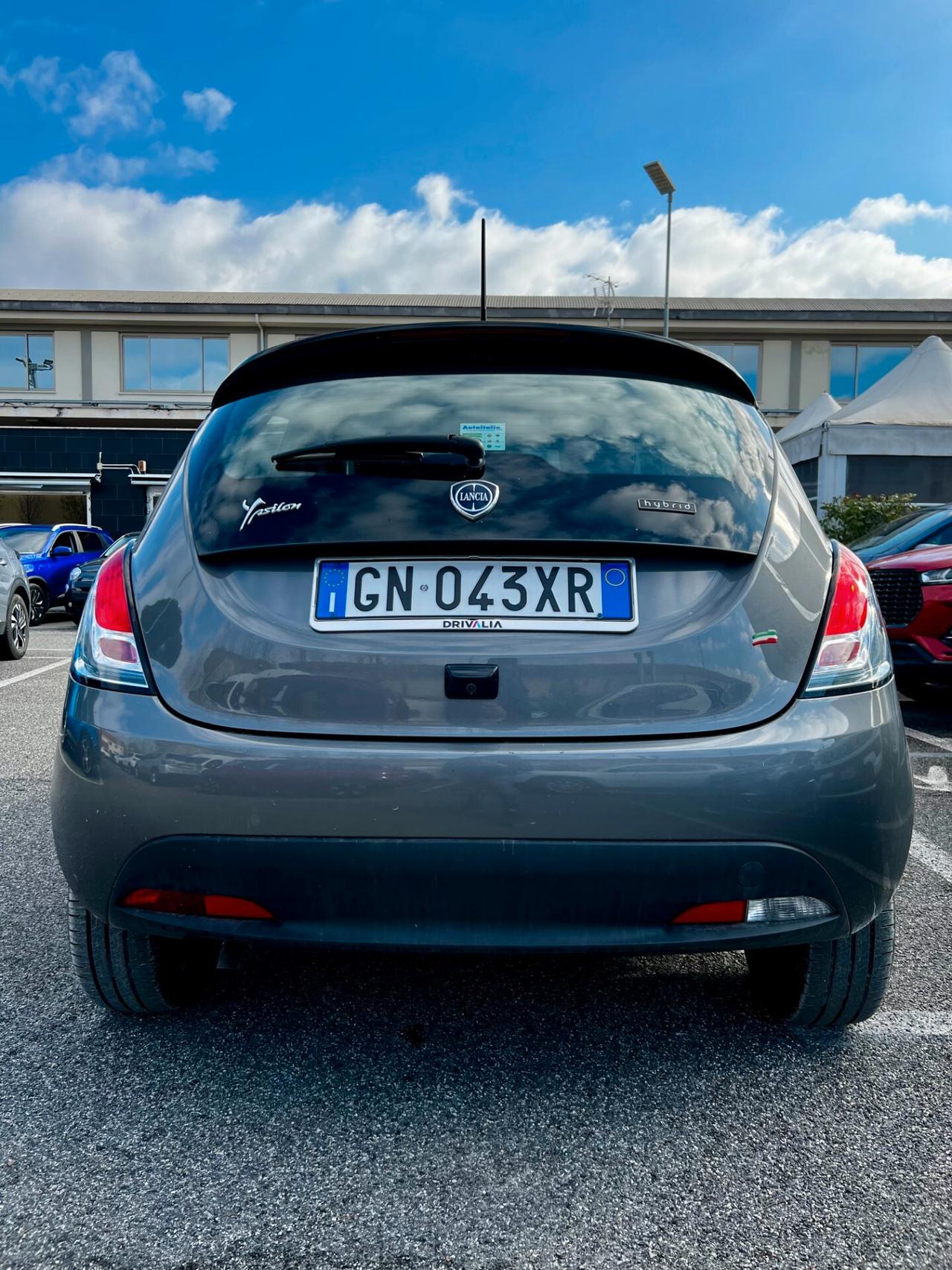 Lancia Ypsilon 1.0 FireFly 5 porte S&S Hybrid Ecochic Silver