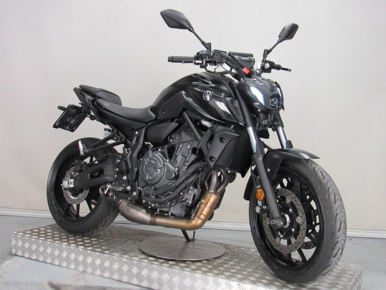 Yamaha MT-07 ABS 35 KW PATENTE A2 AKRAPOVIC